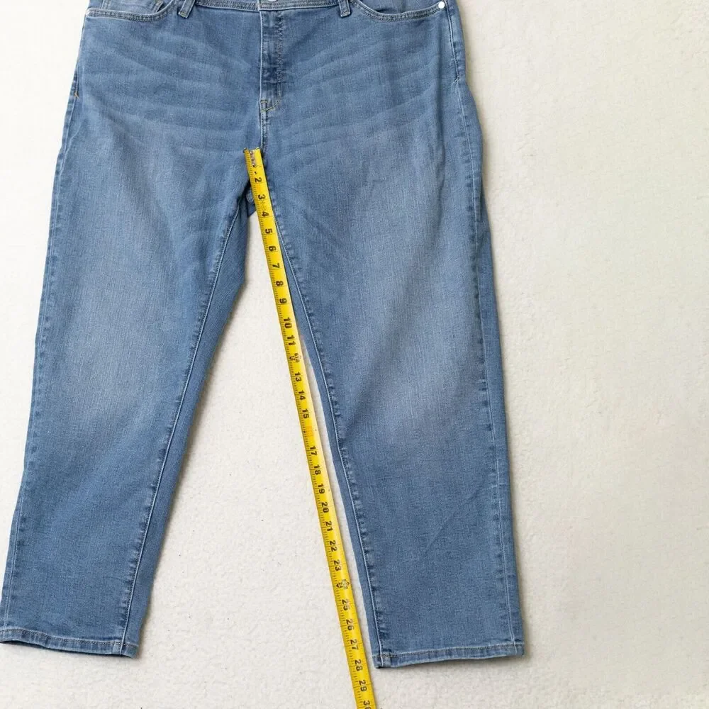 Pilcro Slim Boyfriend Fit Light Wash Blue Jeans Women's Sz 18W - Picture 9 of 16